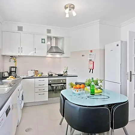 Sleeps 4 With Pool Air Con And Wifi