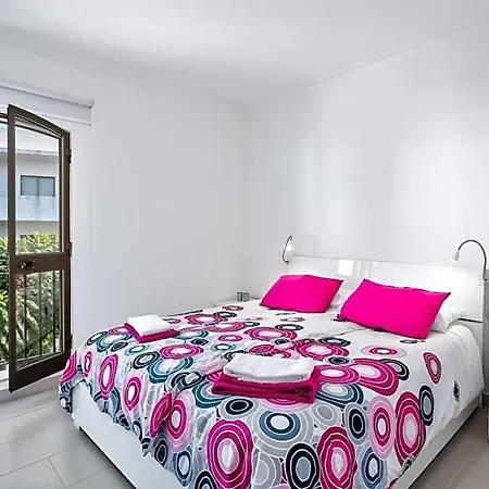 Sleeps 4 With Pool Air Con And Wifi וילהמורה
