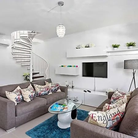 Sleeps 4 With Pool Air Con And Wifi Vilamoura