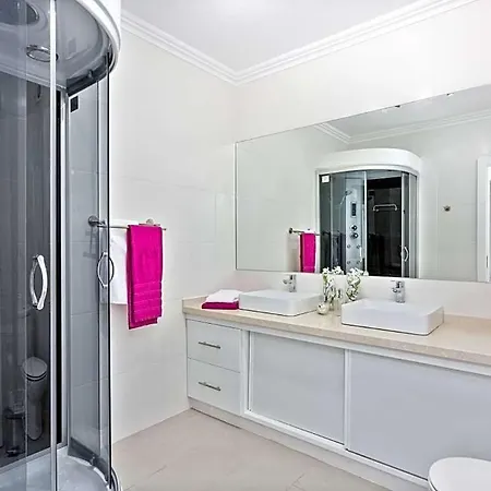 Sleeps 4 With Pool Air Con And Wifi דירה *